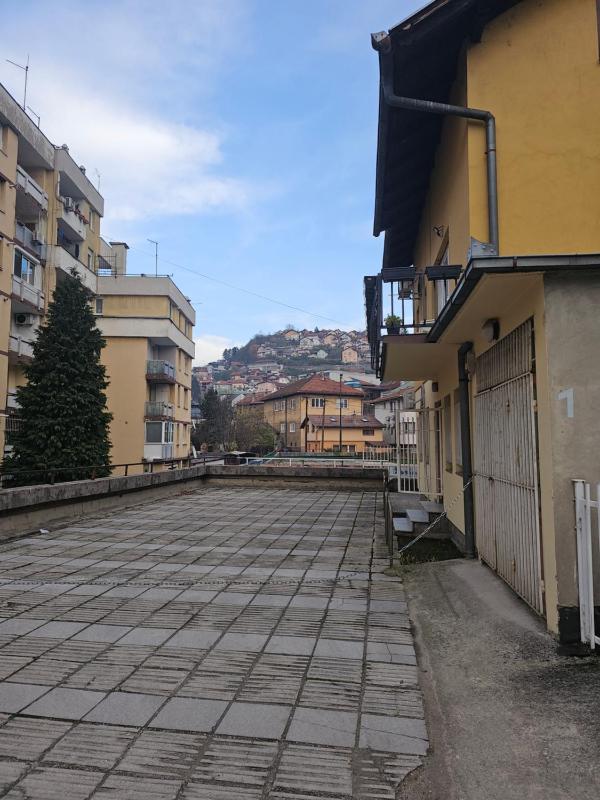 Apartment Bisić with private parking - image 3