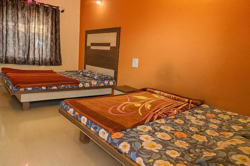 Hotel Sudama Palace - Mahabaleshwar  Couple & Family Stay Rooms with Free Wi-Fi in Main Market - image 1