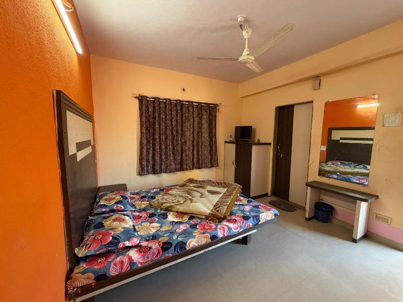 Hotel Sudama Palace - Mahabaleshwar  Couple & Family Stay Rooms with Free Wi-Fi in Main Market - image 5