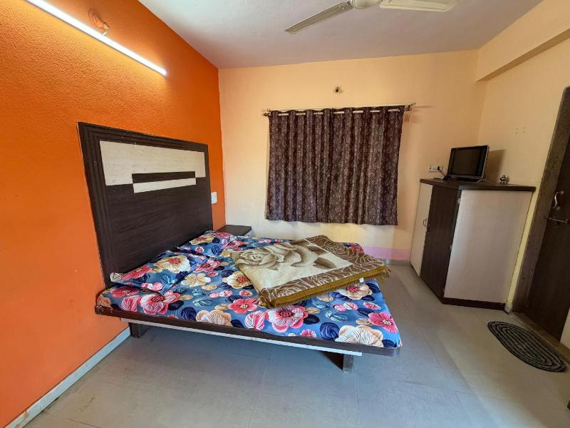 Hotel Sudama Palace - Mahabaleshwar  Couple & Family Stay Rooms with Free Wi-Fi in Main Market - image 4