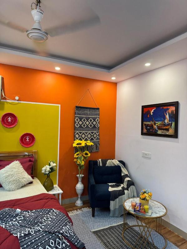 Private Cozy Space with Rooftop Garden in Delhi NCR and Gurgaon - image 5