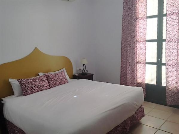 Economy Double Room image 4