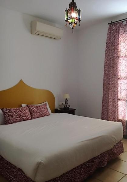 Economy Double Room image 3