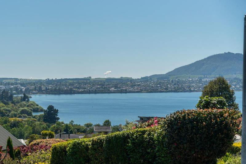 Acacia Bay Views - Taupo - image 12