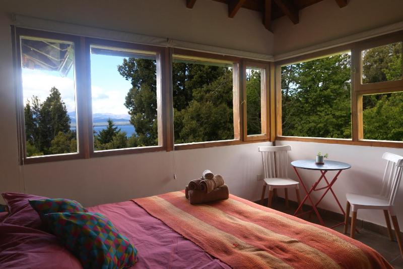 El Mononoambiente de Bariloche con vista al lago - image 3