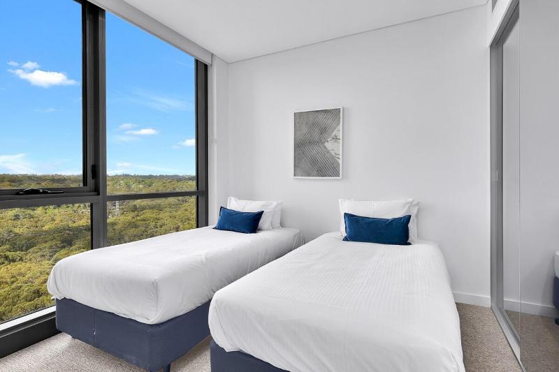 Stunning Wyndel Macquarie Apartment - image 11