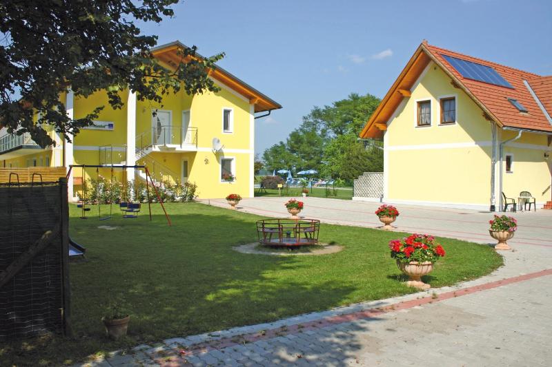 Double Room with Balcony image 2