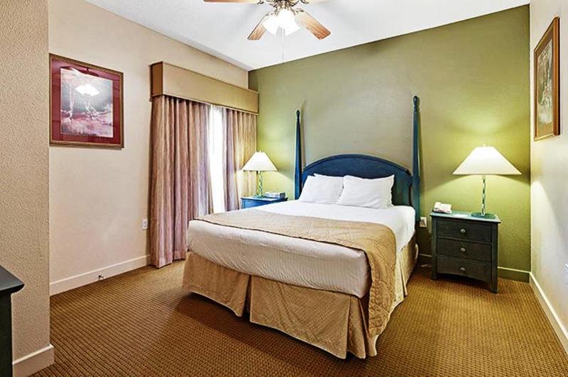 Deluxe One-Bedroom Golf Villa image 4