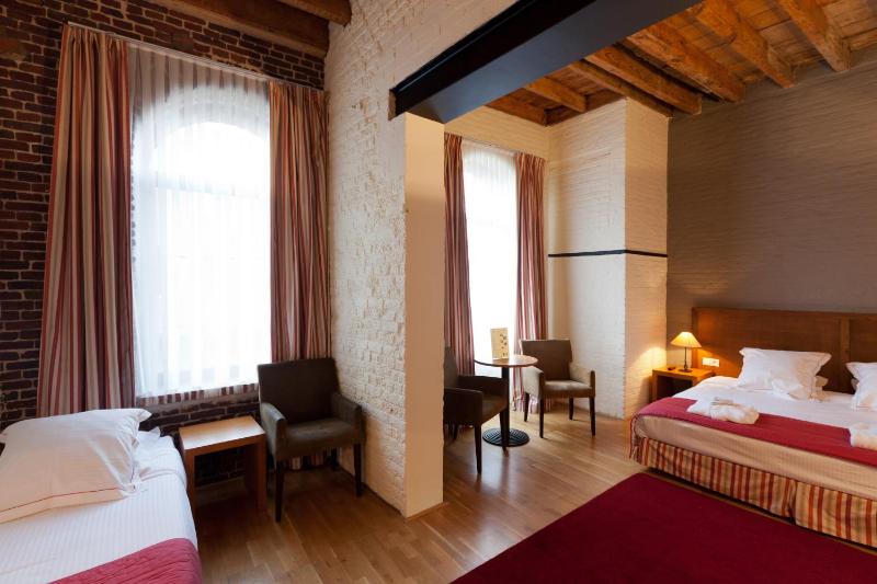 Deluxe Double or Twin Room image 3