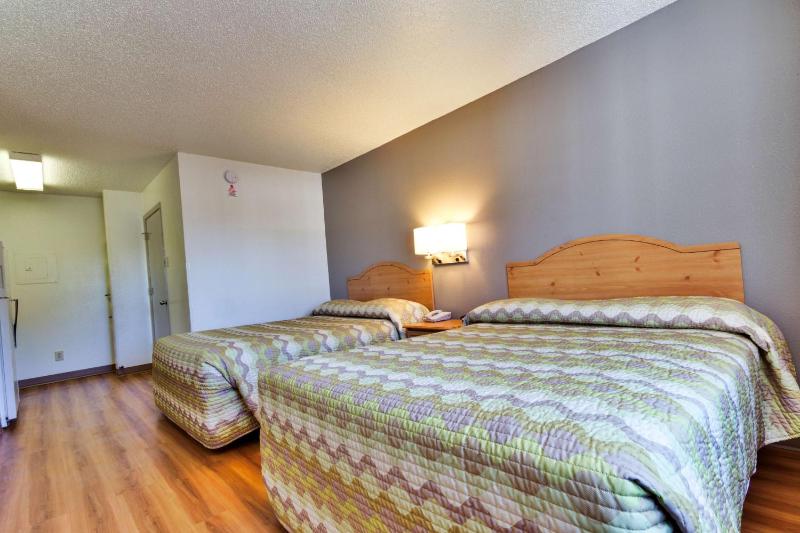 Quadruple Room - Non-Smoking image 3