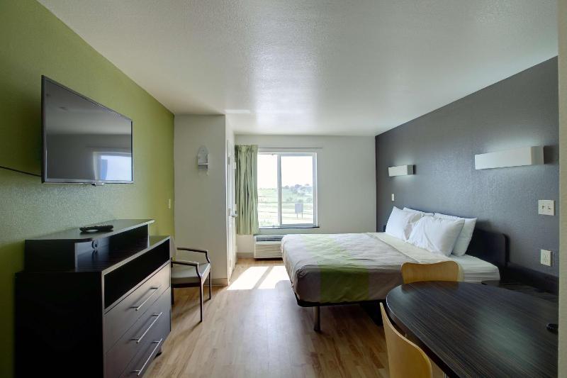 King Room - Disability Access - Non-Smoking image 4