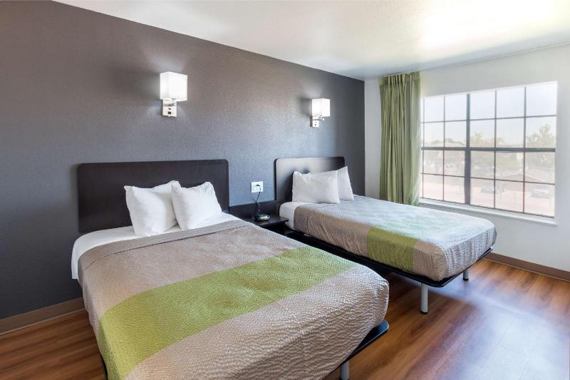 Standard Suite - Non-Smoking image 4