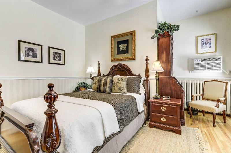 The St. Mary's Inn Bed and Breakfast - image 33