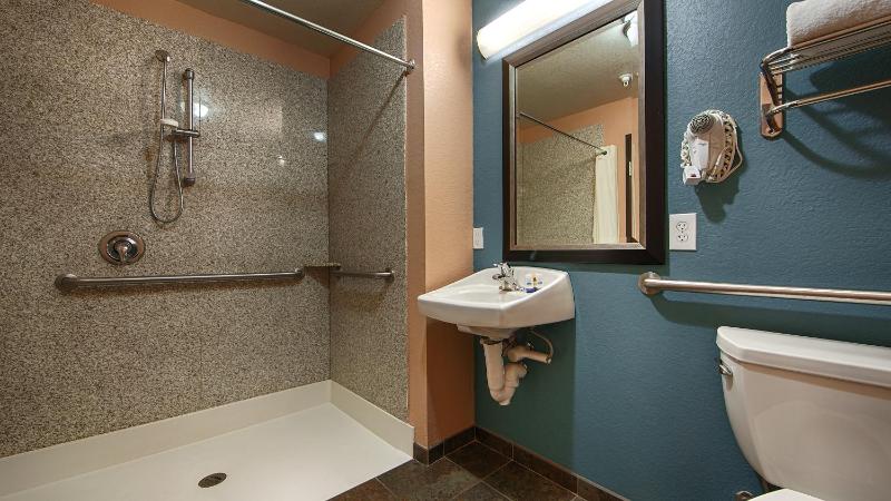 King Suite with Roll-in Shower - Disability Access - Non smoking image 2