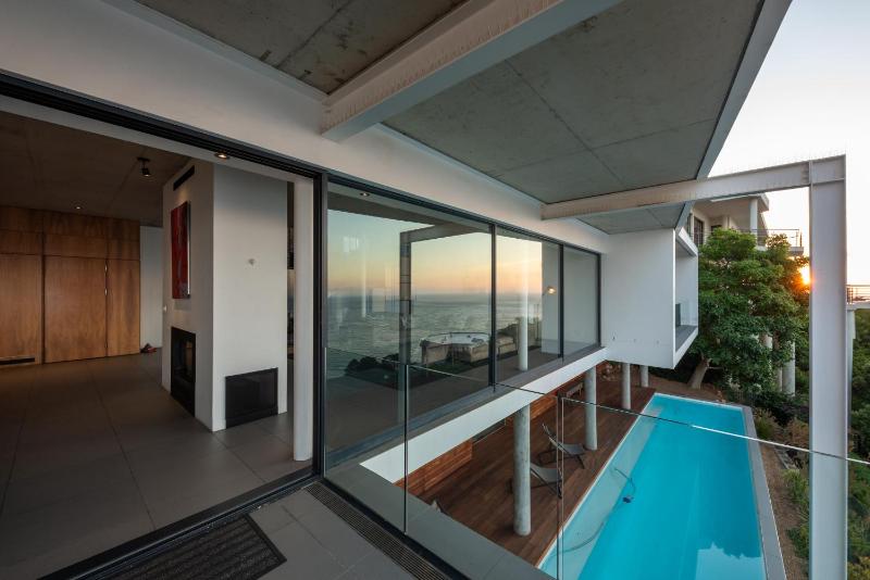 '22 Protea' - Luxury Style and Elegance - Sleeps 12 in 6 En-suite Bedrooms - image 4