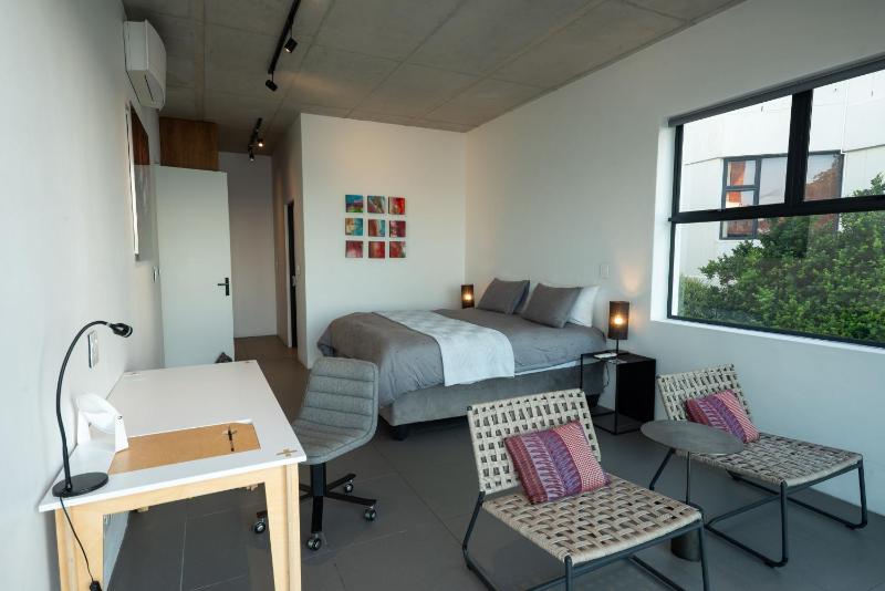 '22 Protea' - Luxury Style and Elegance - Sleeps 12 in 6 En-suite Bedrooms - image 8