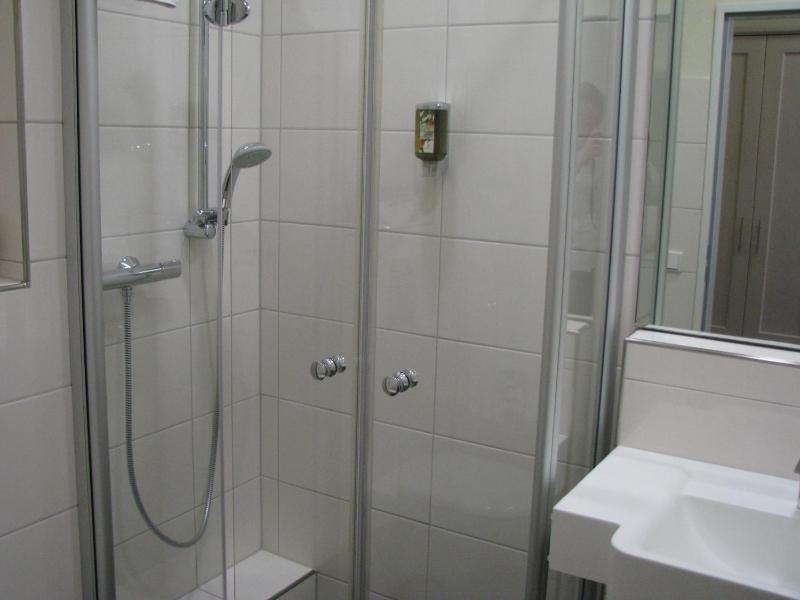 Single Room image 3
