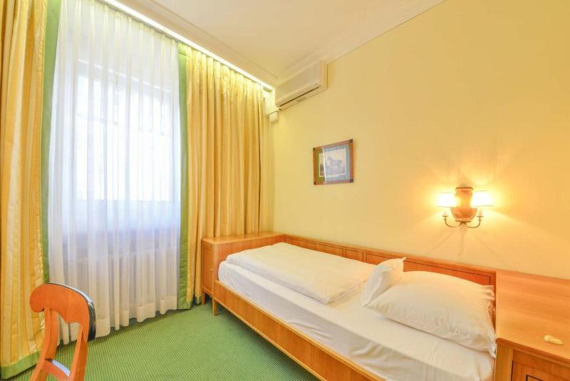 Standard Single Room image 3