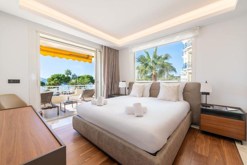 RARE! Luxury apartment on the Croisette - image 15