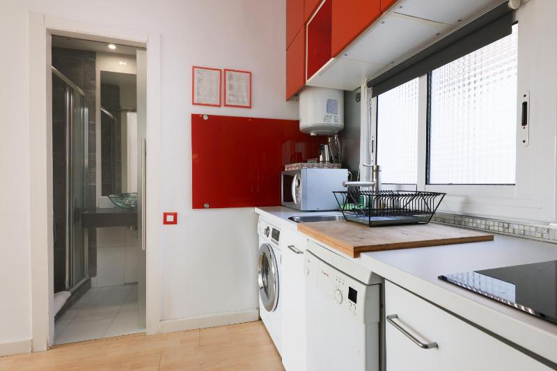 ApartEasy - Lovely Atic in Barcelona - image 9