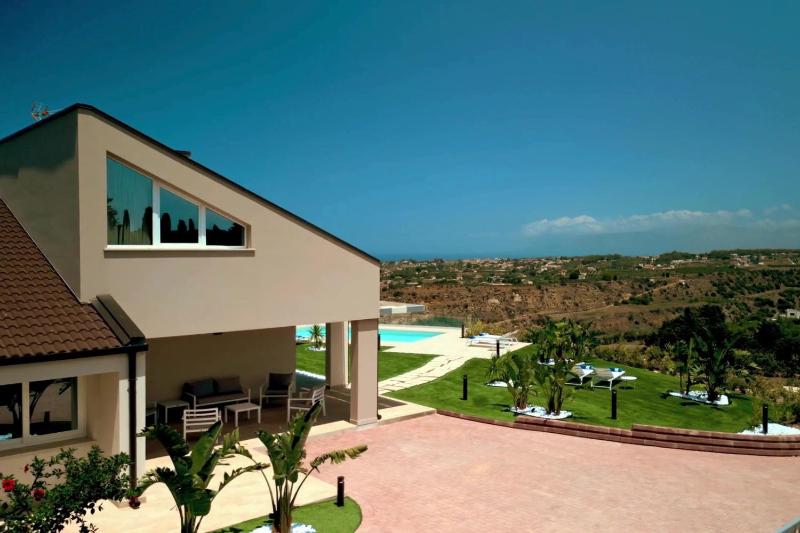 Villa Aversa by PosarelliVillas - image 9