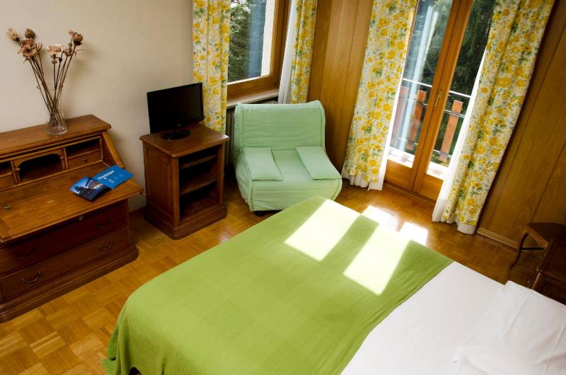 Double or Twin Room with Balcony image 3