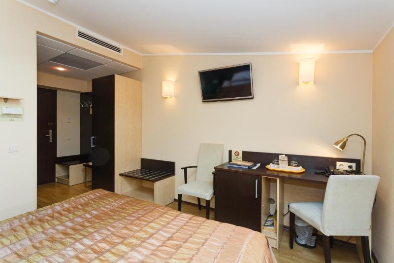 Economy Double or Twin Room image 4