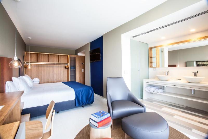 Deluxe Double Room image 2