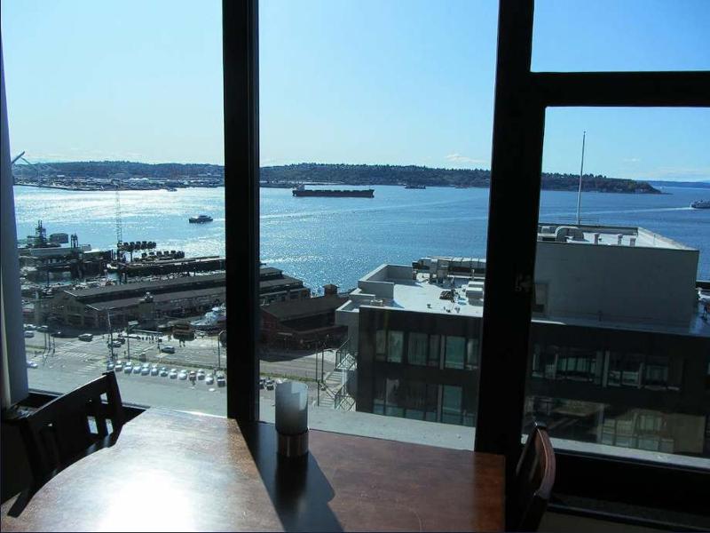 1 Block to Pike Place Market Balcony Water View - image 16