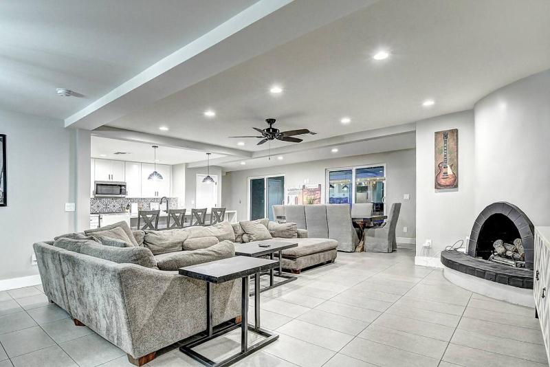Scottsdalestays 9BDM Multimillion-Pool-Sportscourt - image 1