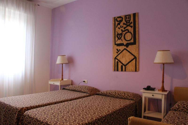 Standard Single Room image 2