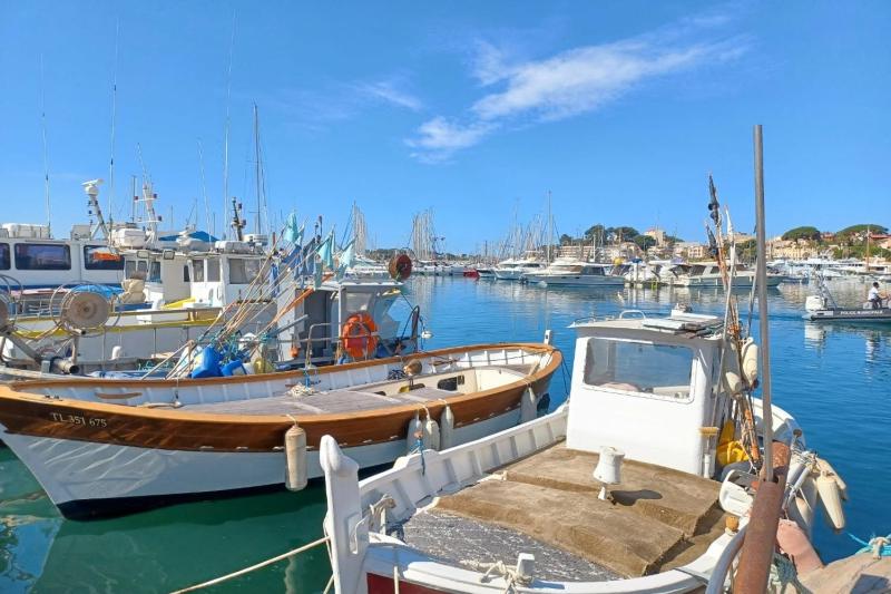 Charming studio with balcony in Sanary-sur-Mer - image 13