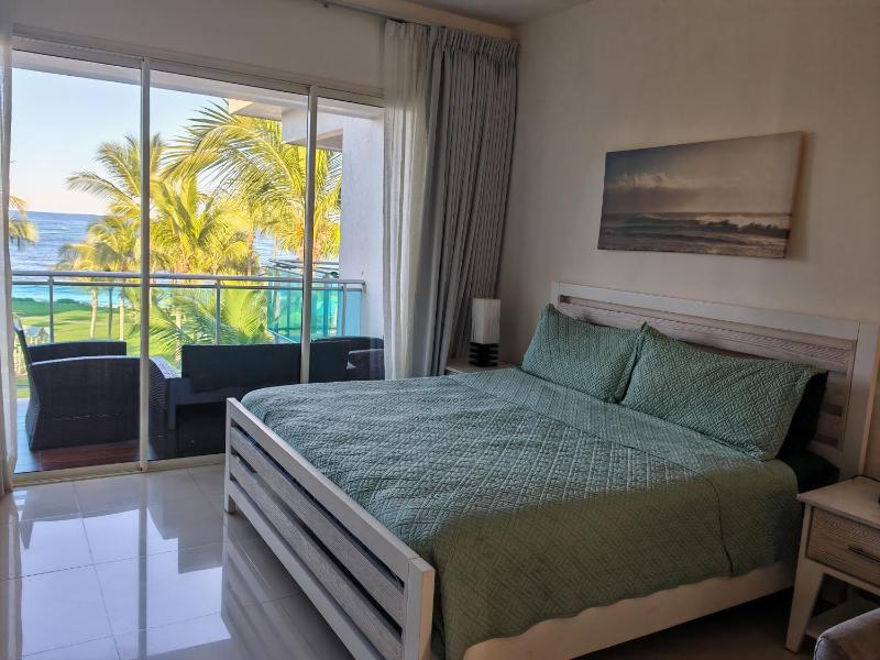 Seawinds Studio - Beachfront Getaway - image 7