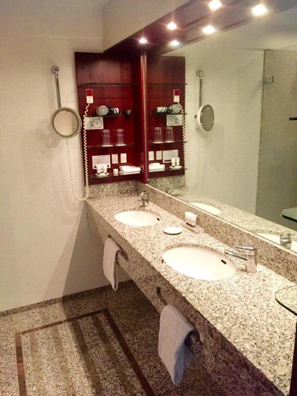 Double Room with Sea View image 4