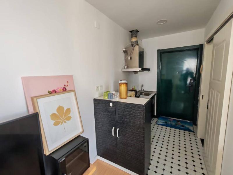 HaiJiao - Downtown Multi-Bed Flat with City-View Windows - image 5