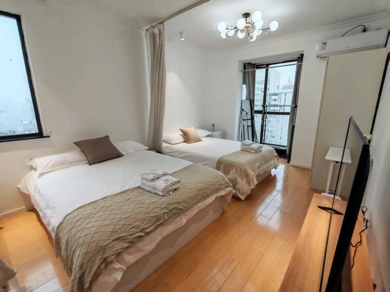 HaiJiao - Downtown Multi-Bed Flat with City-View Windows - image 8