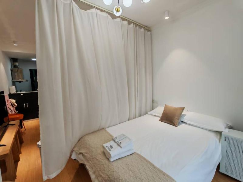 HaiJiao - Downtown Multi-Bed Flat with City-View Windows - image 13