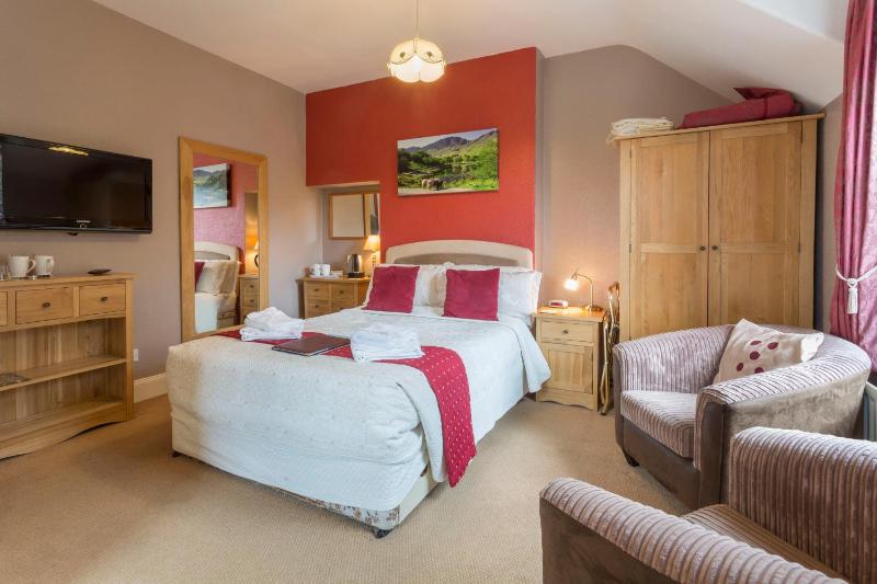 Quadruple Room image 2