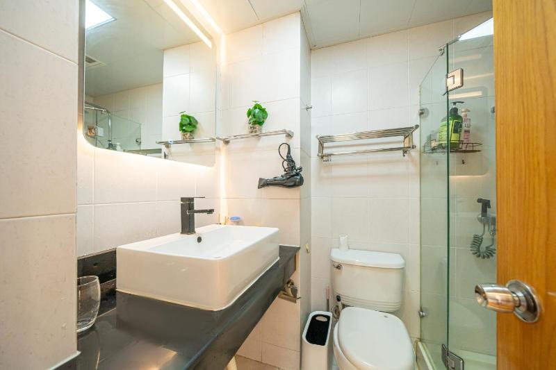 XinNi - Warm Cozy Downtown Studio with Relaxing Lounge Corner - image 15