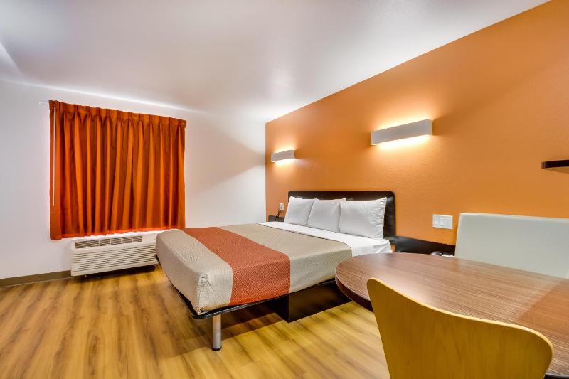 King Room - Non-Smoking image 1