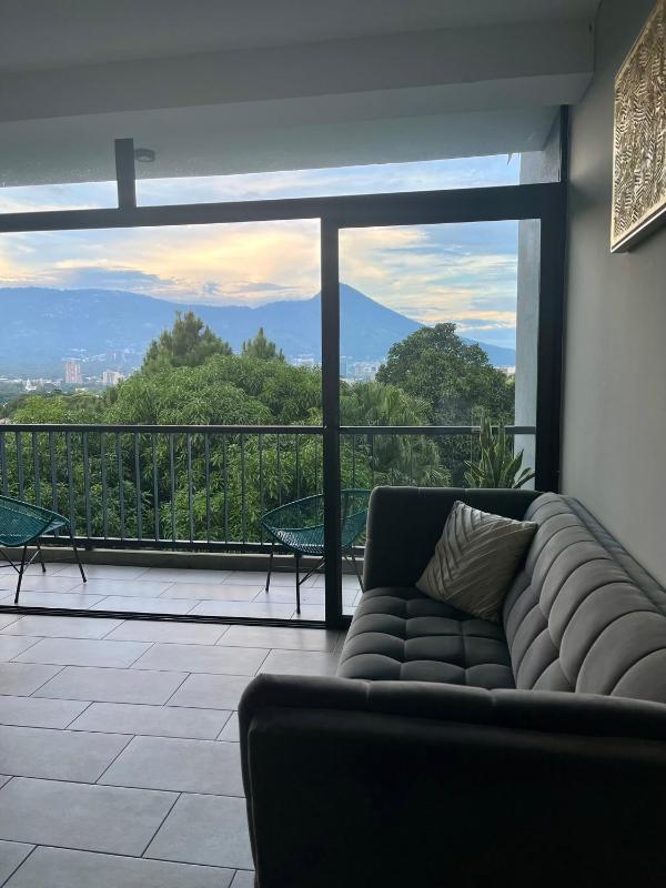 Modern 3BR Apartment Volcano View & Pool - image 9