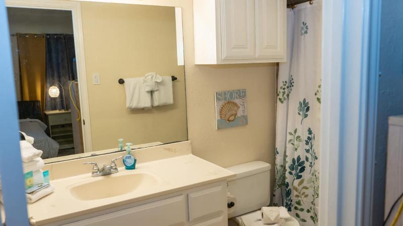 250 Paces to Beach Pool 1st Floor condo - image 2