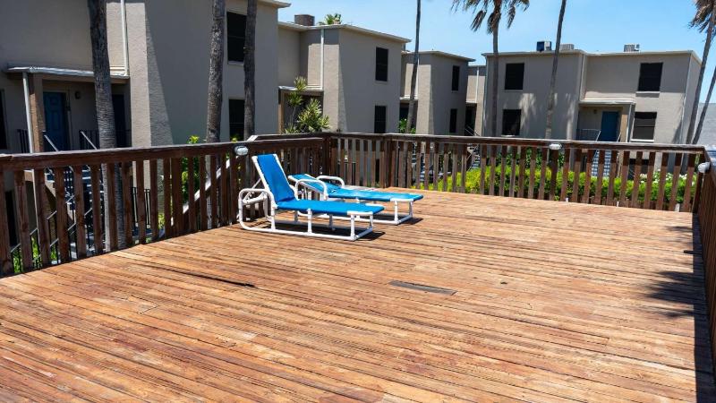 250 Paces to Beach Pool 1st Floor condo - image 11
