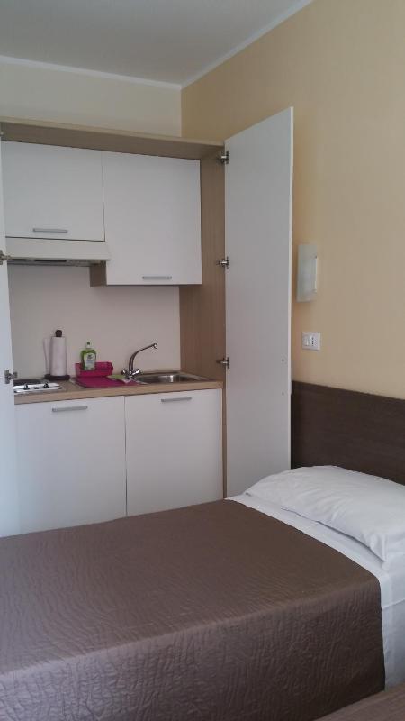 Quadruple Room with Kitchenette image 4