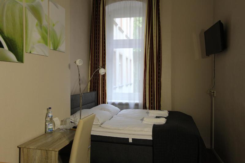 Small Double Room image 2