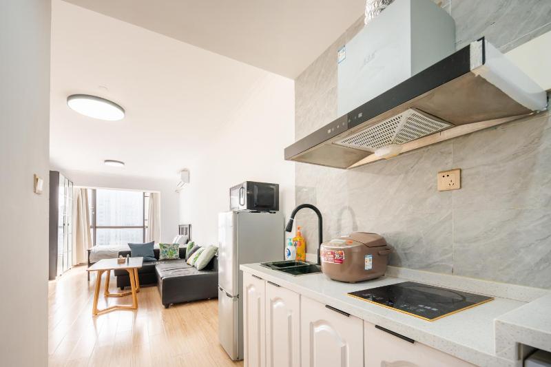 YunYing - Spacious Urban Flat with Panoramic City-View Windows - image 14