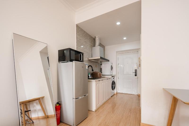 YunYing - Spacious Urban Flat with Panoramic City-View Windows - image 3
