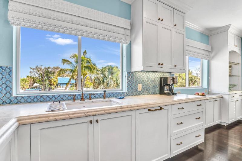 Beachside Haven - 650C - image 5