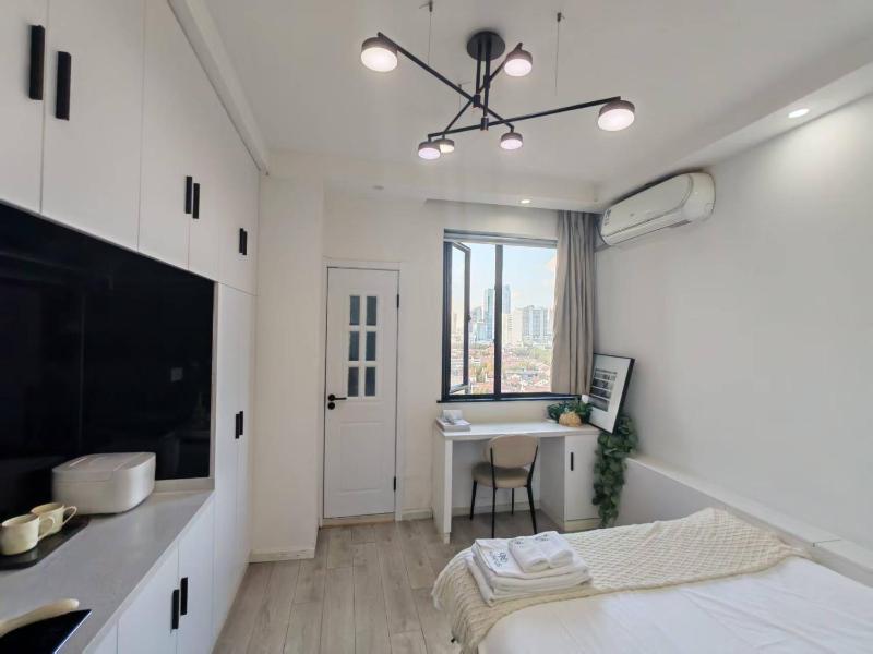 TianLe - Bright Modern City Studio with City-View Windows - image 5