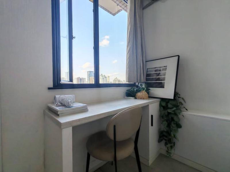 TianLe - Bright Modern City Studio with City-View Windows - image 4